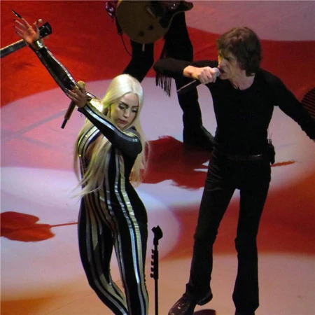 VIDEO: H Lady Gaga τραγουδάει με τους Rolling Stones