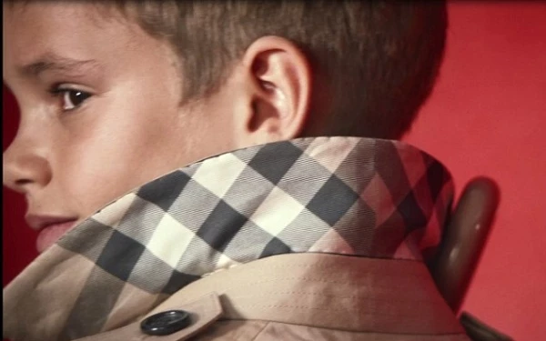 Romeo Beckham: Στην διαφημιστική καμπάνια του οίκου Burberry!  - εικόνα 3