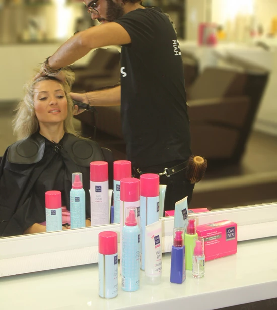 Jean Iver “Change your Hair Look”:  Βήμα βήμα η μεταμόρφωση των τυχερών του διαγωνισμού με τη Miss Bloom.  - εικόνα 12