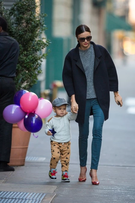 H Miranda Kerr δίνει νέα πνοή σε ένα casual look