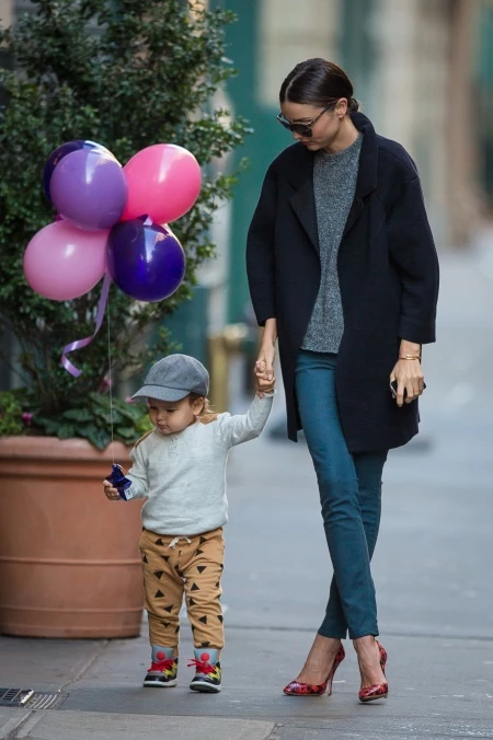 H Miranda Kerr δίνει νέα πνοή σε ένα casual look