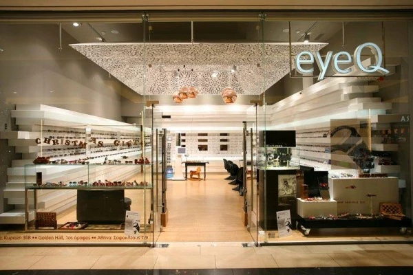 Η νέα συλλογή γυαλιών Prada στο Εye Q του Golden Hall - εικόνα 3