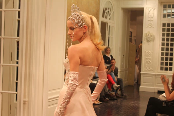 Celia Kritharioti Haute Couture: H Δούκισσα στο show για τη συλλογή Χειμώνας 2013 - εικόνα 17