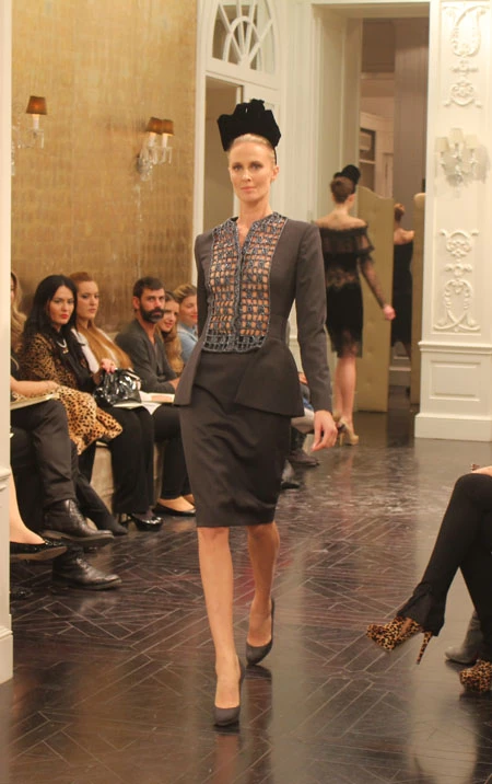 Celia Kritharioti Haute Couture: H Δούκισσα στο show για τη συλλογή Χειμώνας 2013 - εικόνα 3