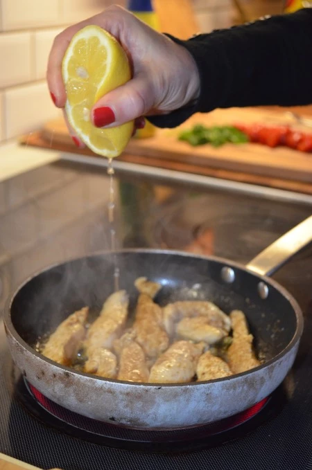 Cook No16: Κοτόπουλο με ντοματίνια και βασιλικό - εικόνα 4
