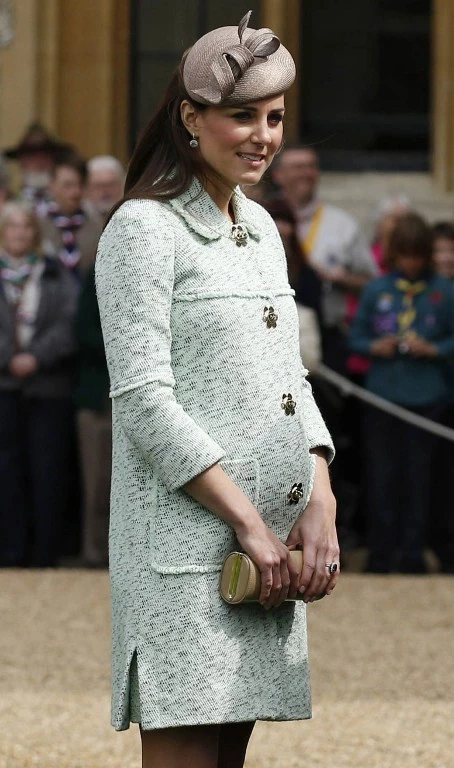 Kate Middleton: Δημόσια εμφάνιση με φουσκωμένη κοιλίτσα  - εικόνα 4