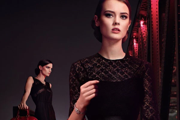 Η νέα καμπάνια της Louis Vuitton για την τσάντα Alma