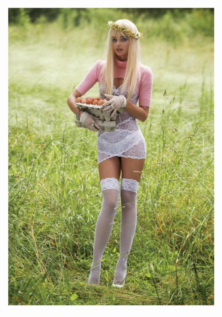 Η Miranda Kerr ποζάρει γυμνή σαν Cicciolina