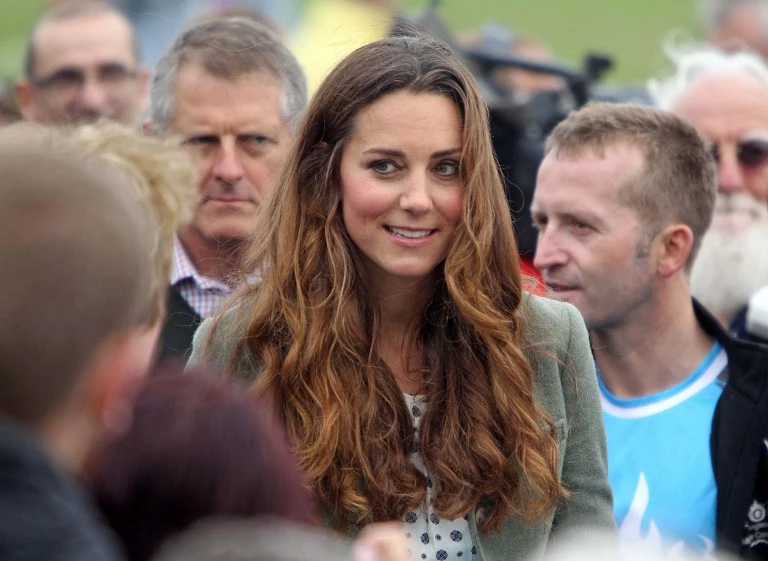 Kate Middleton - Πρίγκιπας Ουίλιαμ: Η πρώτη επίσημη δημόσια έξοδος - εικόνα 2