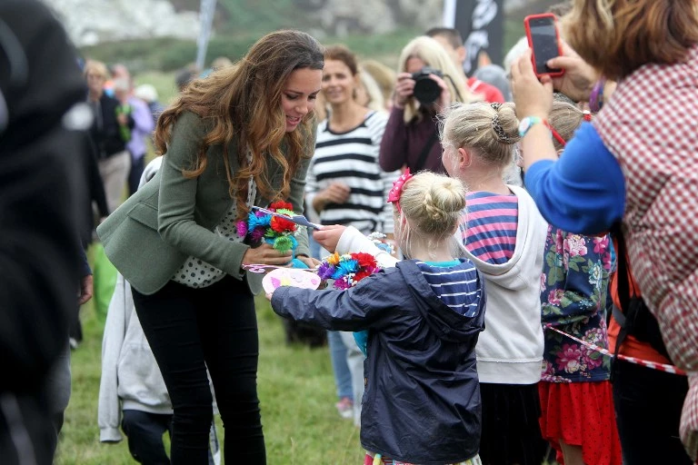 Kate Middleton - Πρίγκιπας Ουίλιαμ: Η πρώτη επίσημη δημόσια έξοδος - εικόνα 7