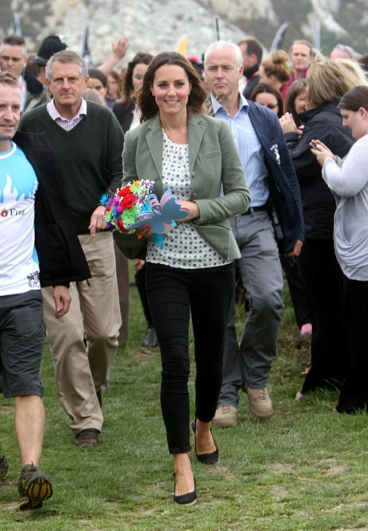 Kate Middleton - Πρίγκιπας Ουίλιαμ: Η πρώτη επίσημη δημόσια έξοδος - εικόνα 9
