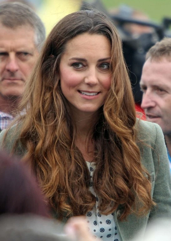 Kate Middleton - Πρίγκιπας Ουίλιαμ: Η πρώτη επίσημη δημόσια έξοδος - εικόνα 10