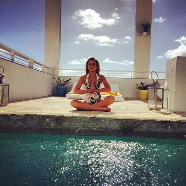 Lindsay Lohan: Διακοπές και γιόγκα - εικόνα 3