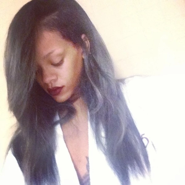 H Rihanna άλλαξε και πάλι χρώμα στα μαλλιά της!  - εικόνα 2
