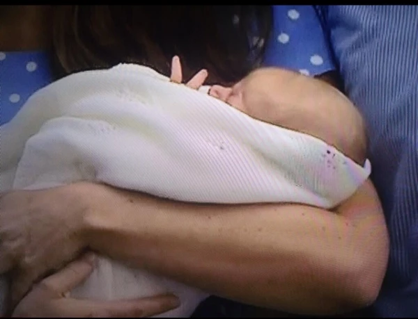 Katherine Middleton - Πρίγκιπας William: Oι πρώτες φωτογραφίες του μωρού! - εικόνα 10