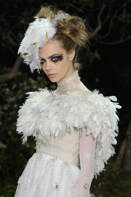Chanel Haute Couture: Οι τάσεις σε μαλλιά και μακιγιάζ για την Άνοιξη 2013