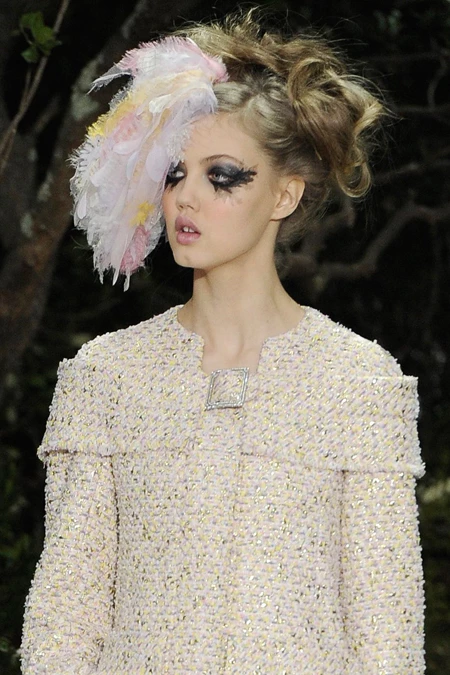 Chanel Haute Couture: Οι τάσεις για μαλλιά και μακιγιάζ
