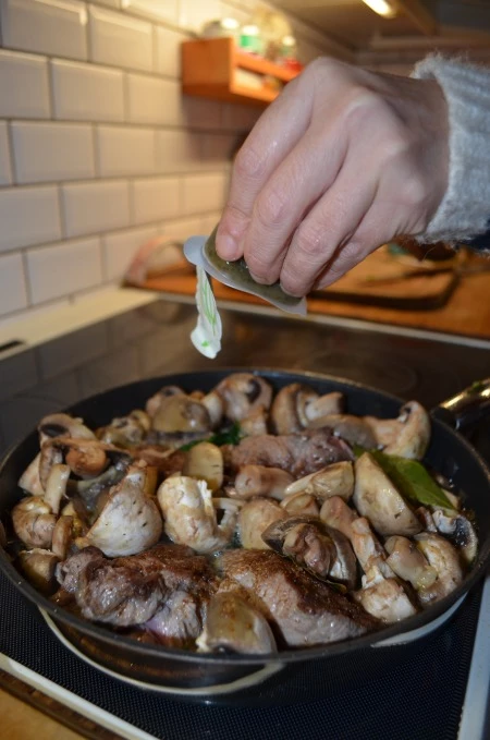 Cook No5: Μοσχαράκι με μπύρα και μανιτάρια - εικόνα 7