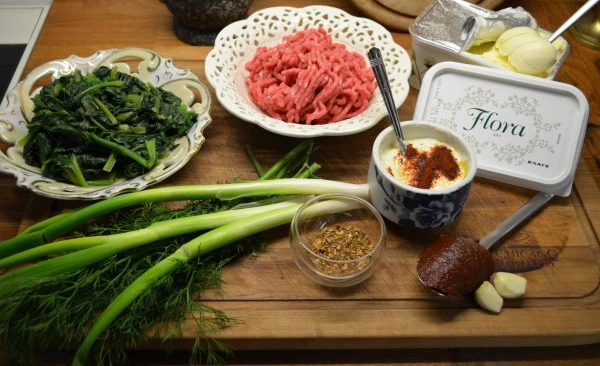 Cook No4: Κιμάς με σπανάκι και γιαούρτι με πάπρικα