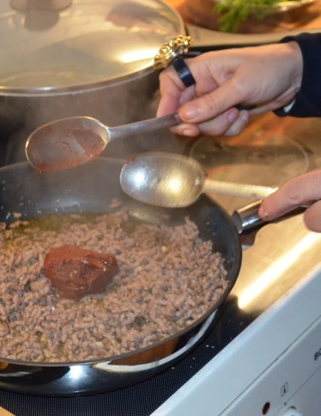 Cook No4: Κιμάς με σπανάκι και γιαούρτι με πάπρικα - εικόνα 4