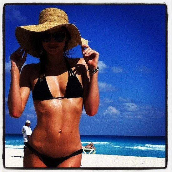 Miranda Kerr: Με μπικίνι στο Μεξικό! 