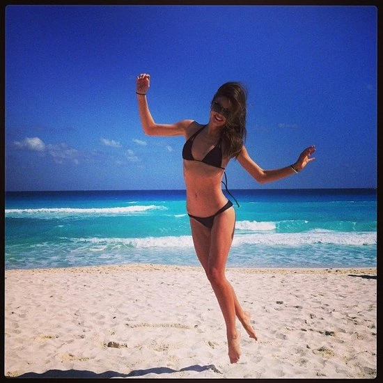 Miranda Kerr: Με μπικίνι στο Μεξικό! - εικόνα 3