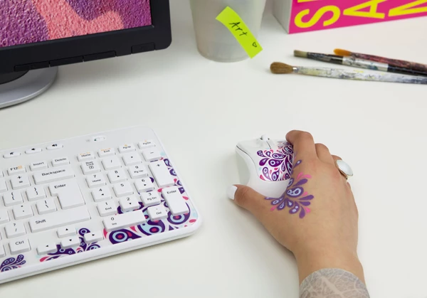 Βάλε χρώμα στο γραφείο σου με τα νέα fun gadgets!