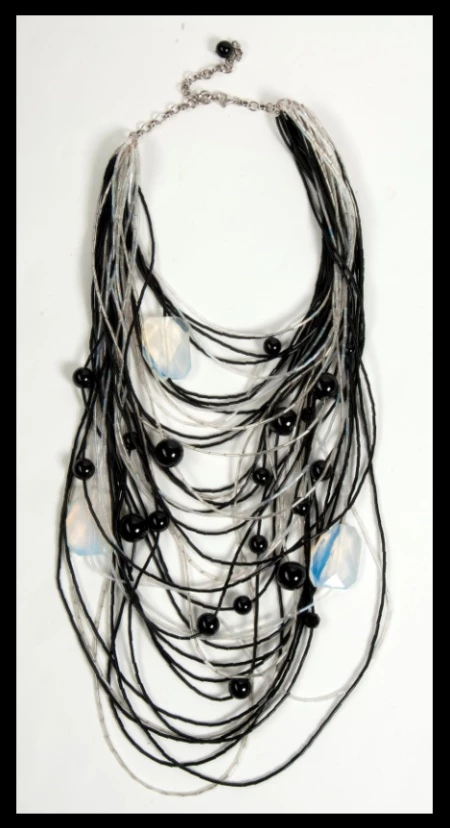 Κέρδισε ένα κολιέ με ημιπολύτιμες πέτρες της Χρύσας Δαμιανίδου αξίας 600 ευρώ!