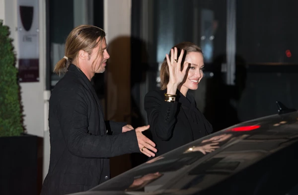Η Angelina Jolie και ο Brad Pitt στο Παρίσι - εικόνα 10