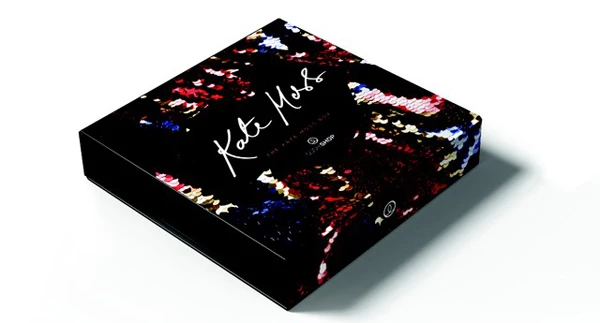 Η Kate Moss σχεδιάζει κουτί για σούσι