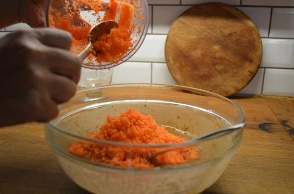Cook No23: Carrot cake με λεμονάτο γλάσο τυριού - εικόνα 2