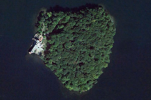 Angelina Jolie: Αγόρασε νησί - καρδιά στον Brad Pitt