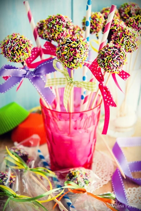 Cake pops | Συνταγή για τα σοκολατένια γλειφιτζούρια - εικόνα 5