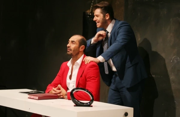 Η νέα θεατρική παράσταση του Faust - εικόνα 2