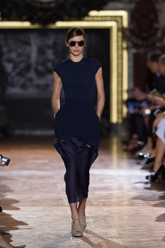 Η Miranda Kerr στο catwalk της Stella McCartney