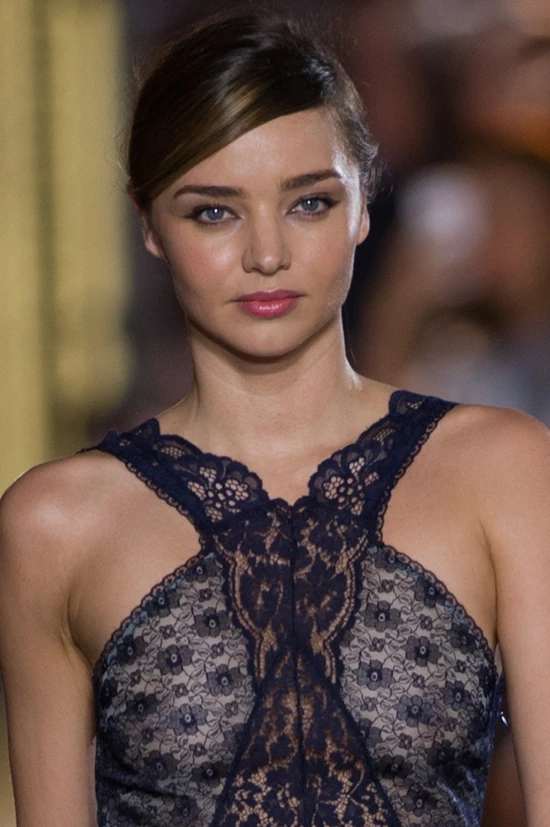 Η Miranda Kerr στο catwalk της Stella McCartney - εικόνα 5
