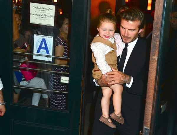 David και Harper Beckham: Στο front row του show της Victoria Beckham - εικόνα 11