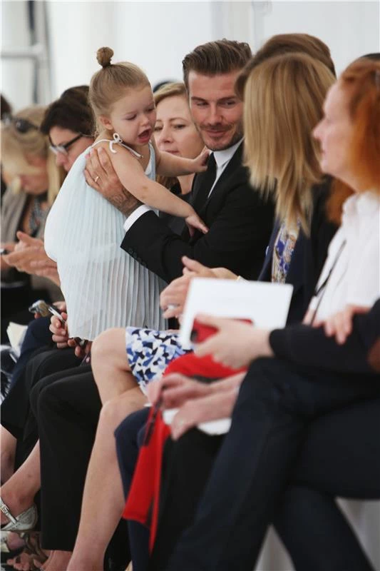 David και Harper Beckham: Στο front row του show της Victoria Beckham - εικόνα 5