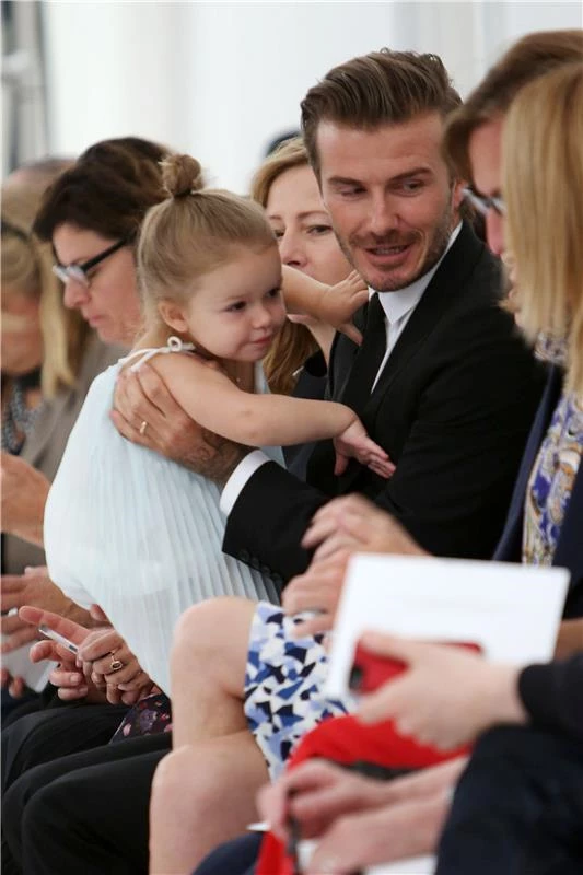 David και Harper Beckham: Στο front row του show της Victoria Beckham - εικόνα 6