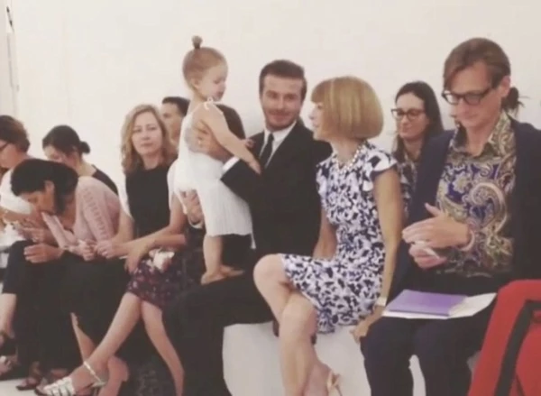 David και Harper Beckham: Στο front row του show της Victoria Beckham - εικόνα 8