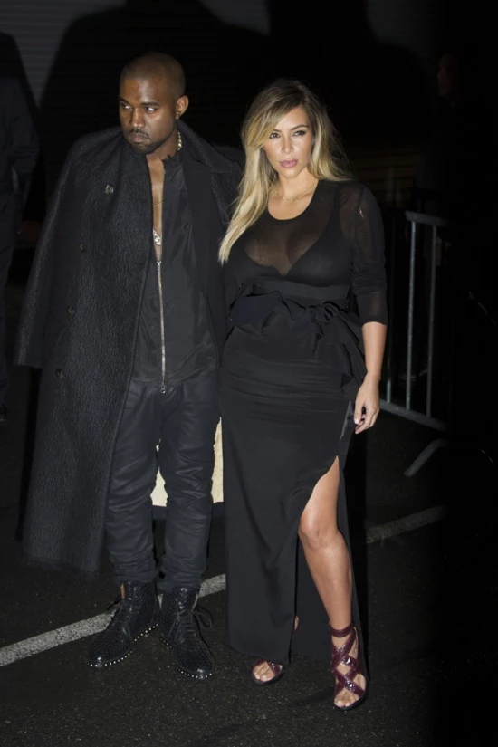 Kim Kardashian - Kanye West: Η πρώτη επίσημη δημόσια εμφάνισή τους στο Παρίσι - εικόνα 3