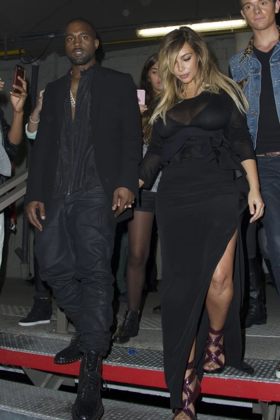 Kim Kardashian - Kanye West: Η πρώτη επίσημη δημόσια εμφάνισή τους στο Παρίσι - εικόνα 5