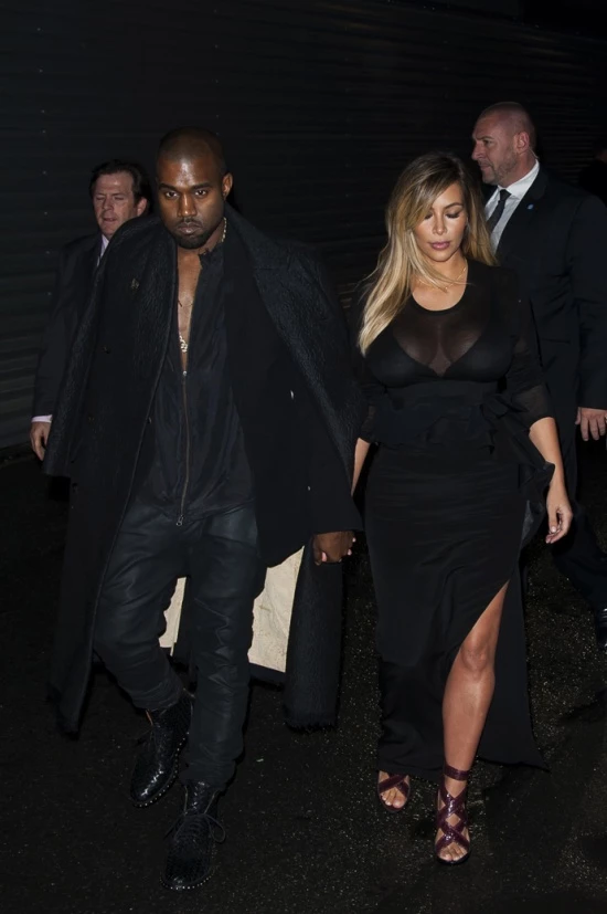 Kim Kardashian - Kanye West: Η πρώτη επίσημη δημόσια εμφάνισή τους στο Παρίσι - εικόνα 7