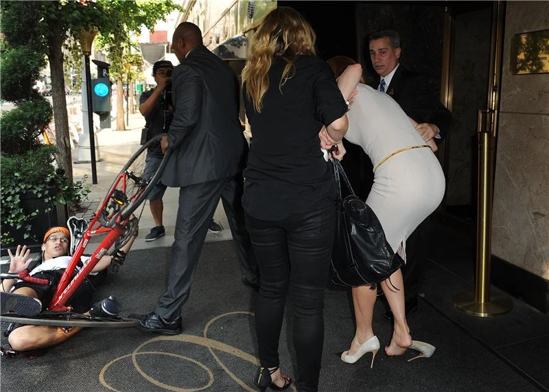 Το ατύχημα της Nicole Kidman: Την χτύπησε παπαράτσι!  - εικόνα 10