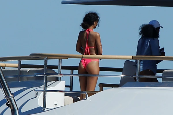 Rihanna: Διακοπές με το σκάφος στη Νότια Γαλλία - εικόνα 3