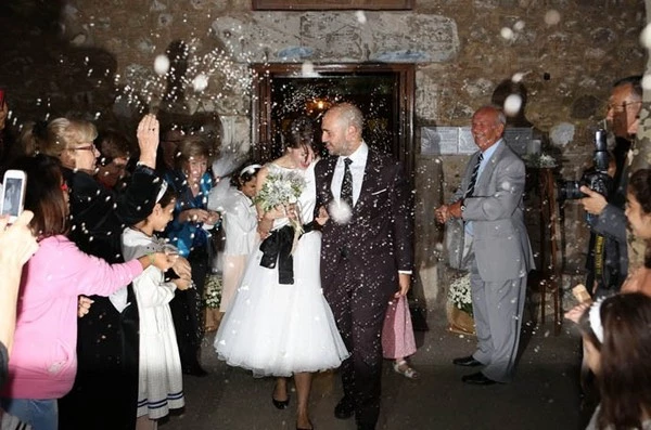 Κωνσταντίνος Μπογδάνος-Τζίνα Μοσχολιού: Παντρεύτηκαν με θρησκευτικό γάμο - εικόνα 2