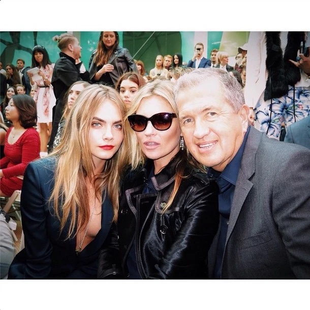 Selfies στο front row για τις Cara Delevingne και Kate Moss - εικόνα 6