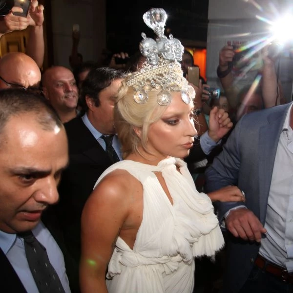 Η Lady Gaga με κοσμήματα ελληνικής υπογραφής - εικόνα 3