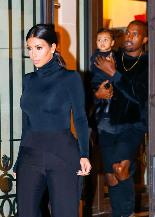 Kim Kardashian: Οι εμφανίσεις της στην Εβδομάδα Μόδας του Παρισιού - εικόνα 2