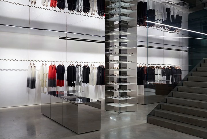 Victoria Beckham: Μόλις άνοιξε το πρώτο της κατάστημα - εικόνα 3